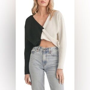 Lush Women’s NWT Twist front Black and White Cropped Sweater size Small